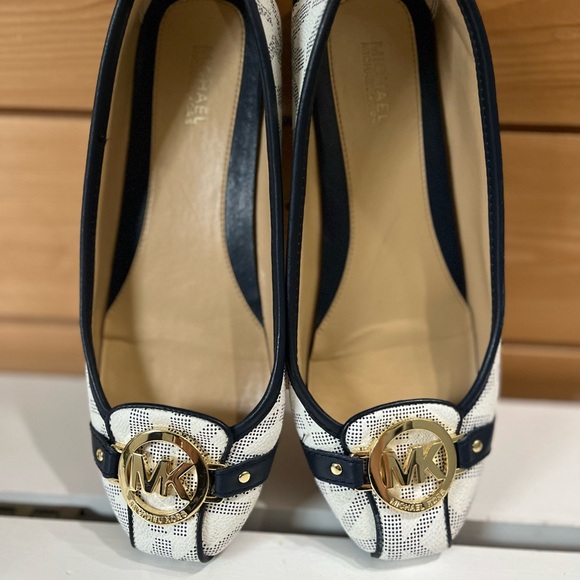 Michael Kors Navy and White Flats 7.5 - Picture 6 of 12